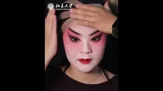 PKU Students Unveil the Artistry of Kunqu Opera Makeup