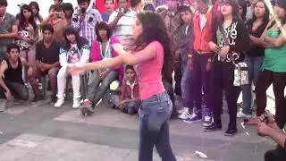 Duelo de baile electrodance vs tecktonik expoplaza chica vs chico