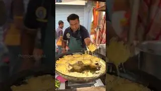 Pune ka Ulta Pav vada😍 #indianstreetfood #shortvideo #viral #explore #vadapav #making #pune #shorts
