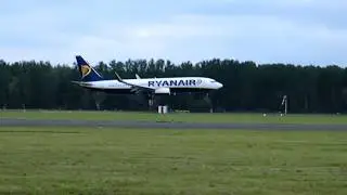 Boeing 737-800 landing at Wrocław (EPWR)