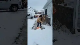 PRO TECHNIQUE For Shoveling Sidewalk #snow #snowremoval #asmr #shorts #satisfying #work