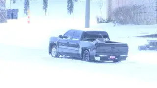 Video: Local group helps stranded drivers during winter storm in Tulsa