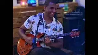 M&uacute;sica instrumental autoral ; caf&eacute; e casa Victor Cross