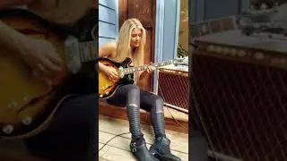 Johnny B Goode Intro Chuck Berry Cover by Dominique
