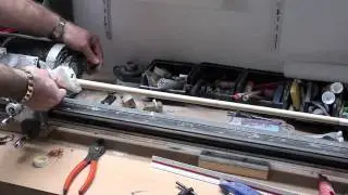Чистка бильярдного кия с помощью токарного станка для киев.