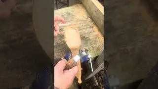 Работа с крючкообразным ножом над ложкой-миской #youtubehighfive @youtubecreators