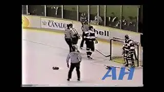 OHL Jan. 19, 1991 Ray Edwards,BEL v Scott Feasby,OTT (R) Belleville Bulls Ottawa 67's