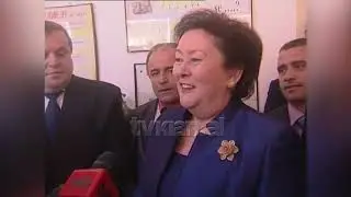 Liri Berisha dhuron libra p&euml;r shkoll&euml;n Ko&ccedil;o Brisku dhe ndihma p&euml;r spitalin Ku&ccedil;ov&euml;-(24 Dhjetor 2010)