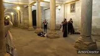 escuchando a la tuna de santiago en la plaza obradoiro