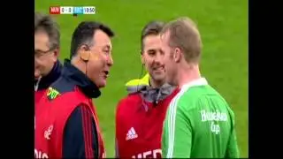 Wayne Barnes gets hit in the head by the ball