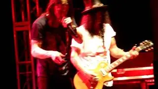 Slash - Fall To Pieces (Live O2 Leeds 25/07/2011)