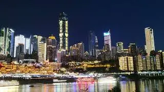 The night view of Hongya Cave in Chongqing is beautiful.