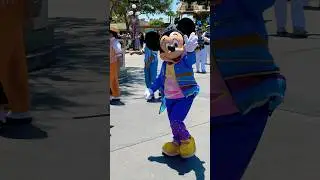 💫 Dancing, marching, and Disney joy at full volume! 🎷 #MickeyAndFriends #MainStreetMagic