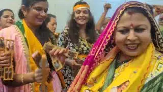 🌹આરે સાડી રાધા રોજ મતપેરો પેરોપેરો હોળી કે દિવાળી🌹લહેરાતી લહેરાતી જાયરે રાધા તારી ઓઢણી🌹કીર્તન લખેલછે