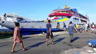 Proses Sandar Km Barcelona Va Dipelabuhan Manado