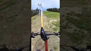 Riding the easyLOOP lift at Bike Park Kope 🚵🏽&zwj;♂️🏔️