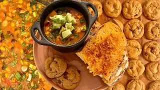 Суп из курицы, тыквы и черных бобов и тыквенное печенье с шоколадной крошкой