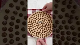 Such an easy baking hack 🤩 #chocolatechips #bakinghacks #baking #shorts