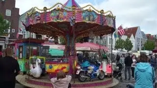 kinderkarussell auf dem Husumer Fischmarkt
