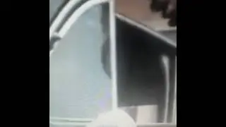 TO GOVNO PORED RUKE JE MENJAČ...