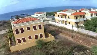 terrain constructible R+1 de 377 m&sup2; situ&eacute; &agrave; Ponta Preta, quartier r&eacute;sidentiel de Maio, Cap-Vert