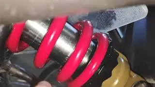 Video evidence of oil leaking from a newly bought NS200 mono shock