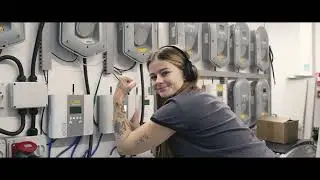 Knuckle Down 💪 | A New England IPA by Docks Beers