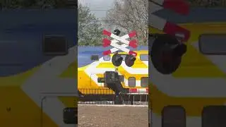 Spoorwegovergang treinstation Heerhugowaard (met @treineninNederland-q8g)-Menno stoop