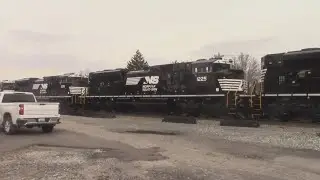 Railfanning in Erlanger KY Feat. UP, BNSF, and 10 New NS SD70ACe's/SD70IAC's 3/8/2022