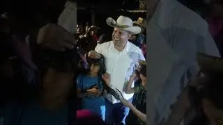 CARLOS MANZO EL DEL SOMBRERO BAILANDO CON SU GENTE CON SUS SEGUIDORES DE HUEZO COLORADO