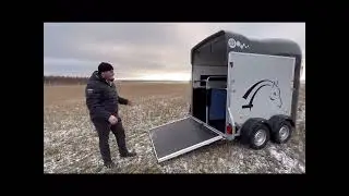 Oskar visar en Cheval Liberte Gold 3- Komposit