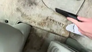 vacuuming my car w my hoover legacy futura #aspiradora #vacuum #asmr #asmrsounds #clean #cleaning