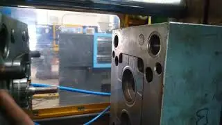Three plate ejection system for mould