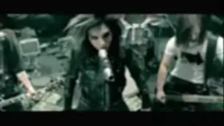 Bill kaulitz is our entertainment!!