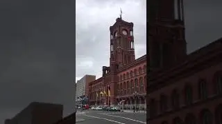 Red Town Hall (German: Altes Rathaus). Красная ратуша (нем. Rotes Rathaus). Kızıl Belediye Binası.