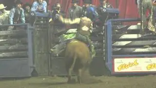 Tanner Girletz 85.5 on Armstrong's 979 Super Too. Lethbridge, AB PBR Canada '13