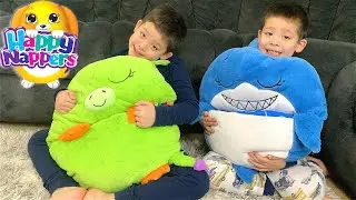Happy Nappers - Perfect Play Pillow Pulls Open to a Sleepy Sack Surprise!