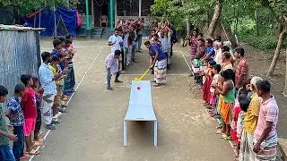 গলফ শটের কঠিন চ্যালেঞ্জ। আজব খেলায় টানটান উত্তেজনা দেখে গ্রামবাসী কিভাবে উল্লাসে মেতে উঠলো দেখুন ?