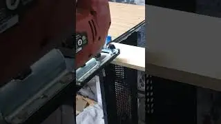 How to cut a straight line using Jigsaw
