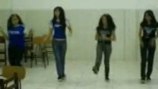 Yume miru - dançando na sala de aula.