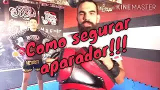 Como segurar aparador/manoplas no treino de Muay Thai