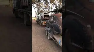 Поместье покойного, полное автомобилей в Виктории, Австралия.