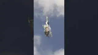 Gorgeous Sukhoi Trailing Vapor