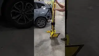 Killer Tools ART23DX Deluxe Vacuum Floor Puller in action!  #tooltruck #autobody #new #body #repair