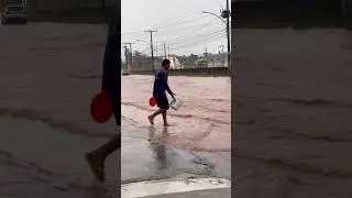 Tratando a agua da chuva #satisfyling #satisfy #satisfying #pool #fy #limpeza #piscinas #viral #fyp