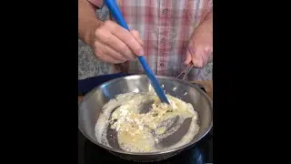 How to thicken a sauce with flour for beginners - how to make a roux  #thesauceandgravychannel