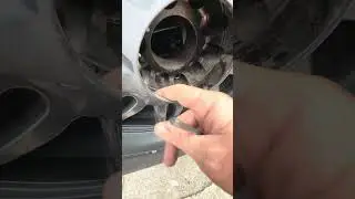 КАК СНЯТЬ КОЛПАЧКИ ​​ЦЕНТРАЛЬНОГО ТОПЛИВНОГО БАКА - ДИСКИ / КОЛЕСА