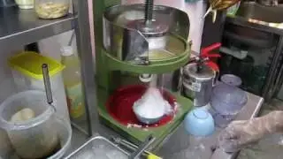 the making of cendol ta chi nyonya house