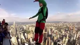 V&iacute;deo completo // Los mejores saltos desde edificios