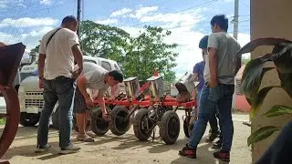 5 ROW CORN SEEDER MAY BAGO NG AMO!? | INARKILANG LUPA LUBOG  PARIN SA TUBIG 😑 | v81